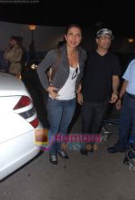 Priyanka Chopra leave for Singapore in International Airport, Mumbai on 13th Jan 2011 (4).JPG